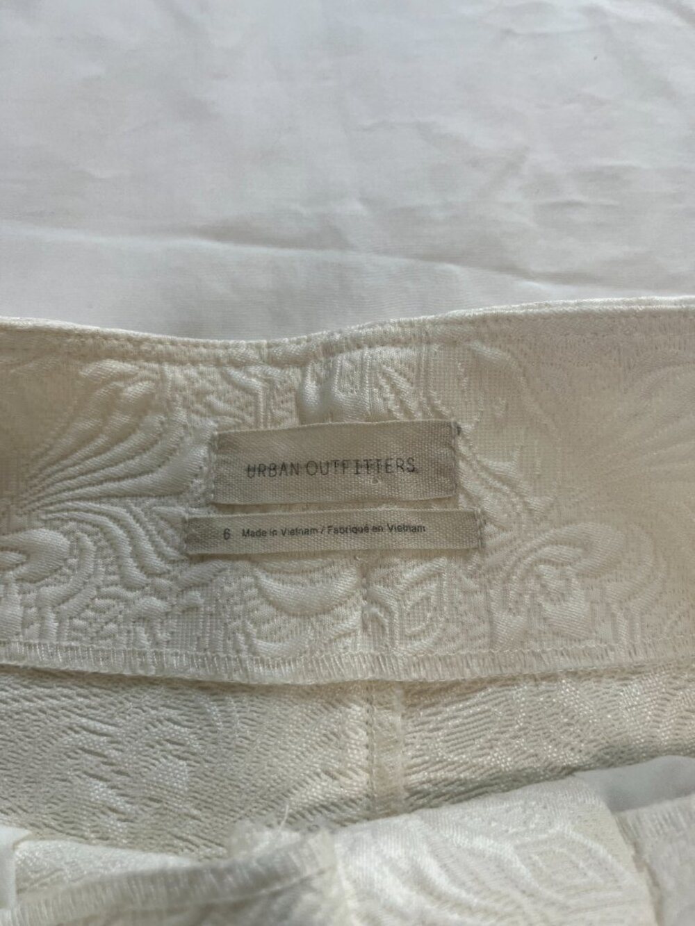 Urban Outfitter Jacquard High-Rise White Patterned Shorts | Size 6 - Picture 4 of 6